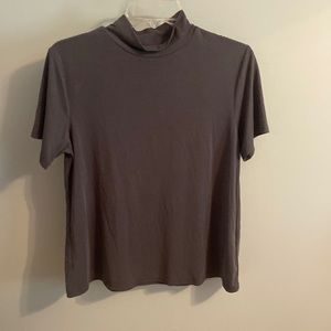 Mod Ref Gray Short Sleeve Top